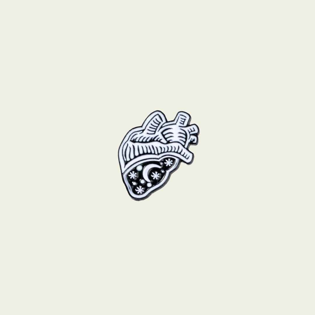 Enamel Pin Human Heart x Night sky | Edición Limitada | Coleccionable | Hotculture®