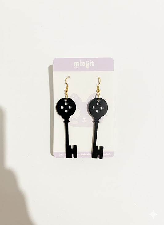 Coraline key Aretes Acrílicos Handmade | Diseños Únicos | Hechos a Mano por Hotculture®