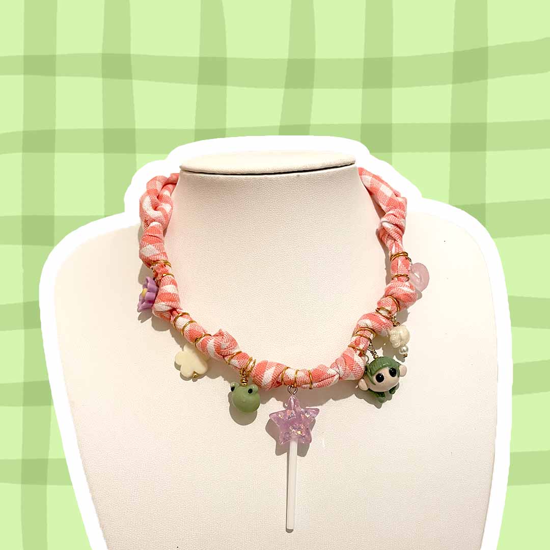 Bandana Necklace con Dijes Únicos | 50 cm | Hecho a Mano | Hotculture®