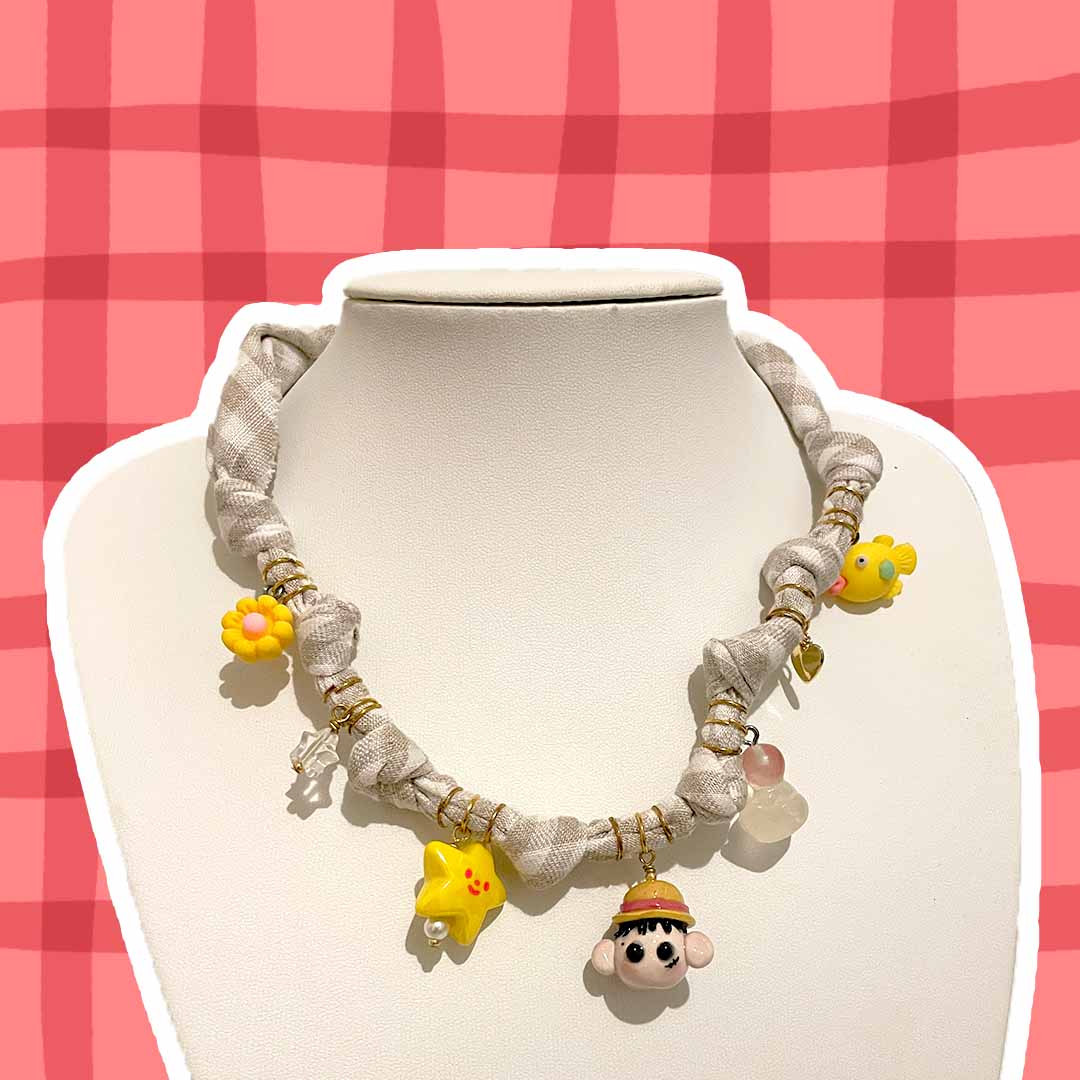 Bandana Necklace con Dijes Únicos | 50 cm | Hecho a Mano | Hotculture®